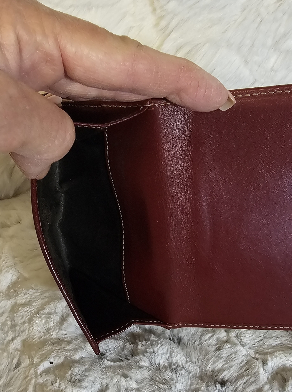 Gucci Beige Monogram Wallet with Burgundy Trim and Medallion - Picture 8 of 14